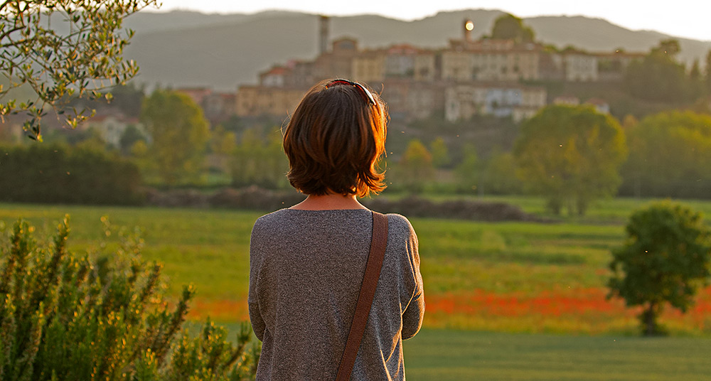 Lucie looking at Monterchi